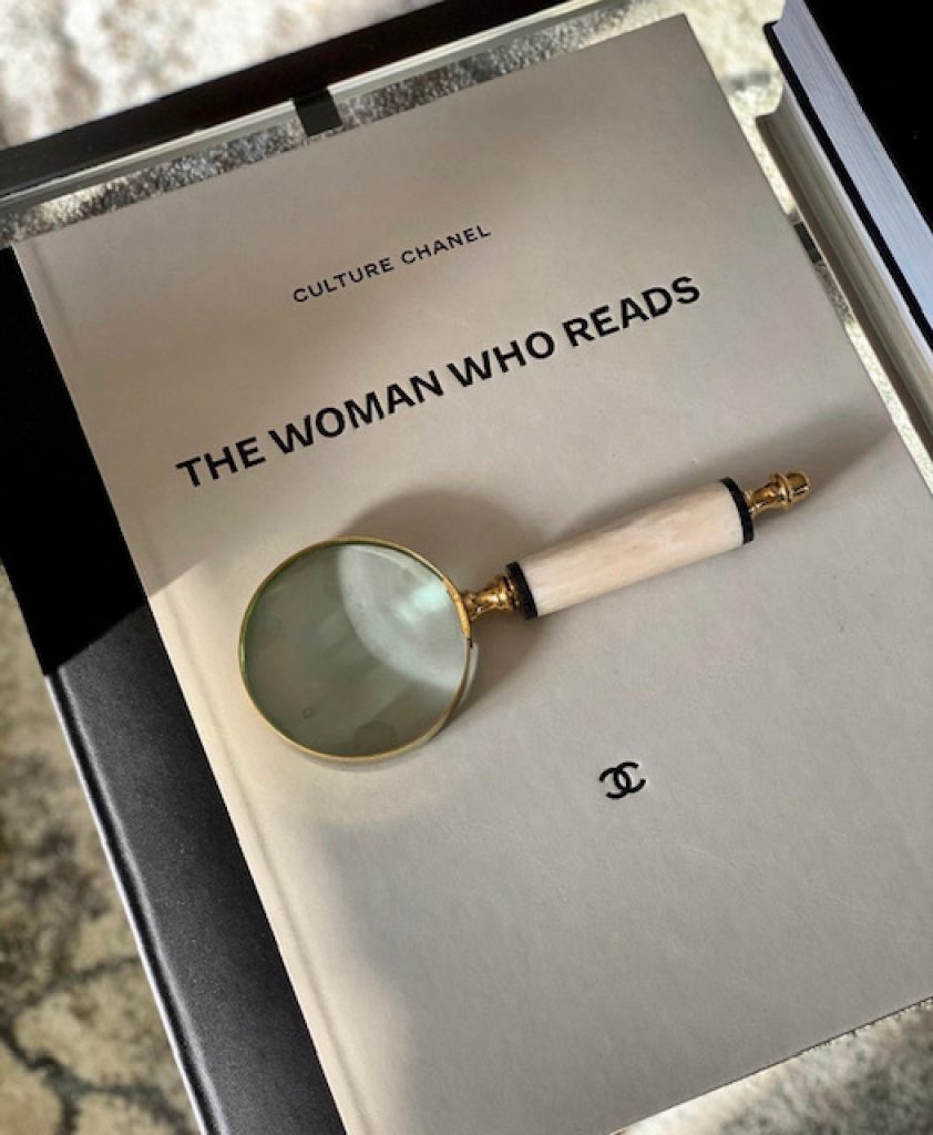 chanel-the-woman-who-reads-tafelboek