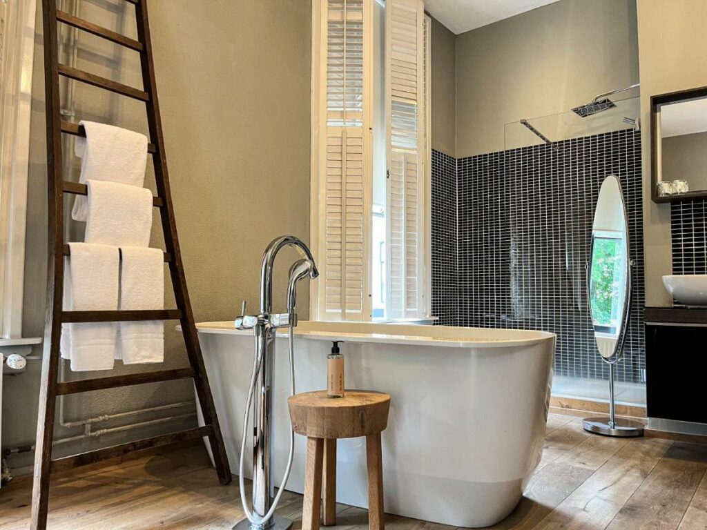 Ruime badkamer in hotel Villa Ruimzicht